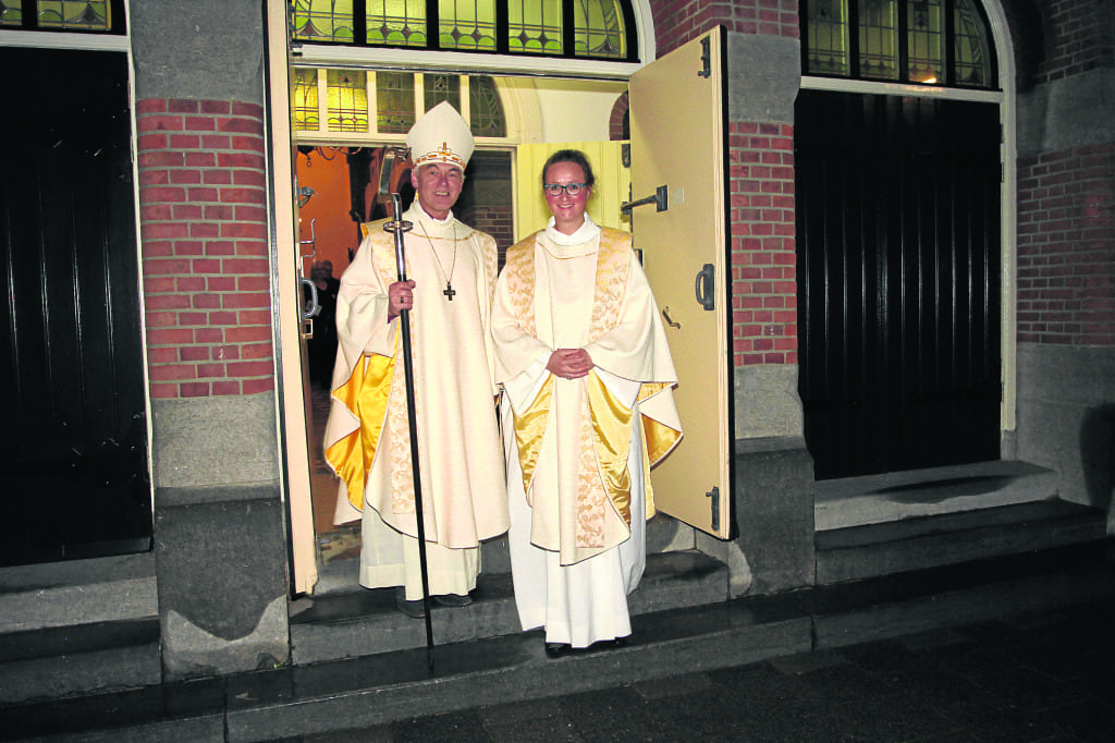 Vrouwelijke Priester Ingewijd Jutter Hofgeest 