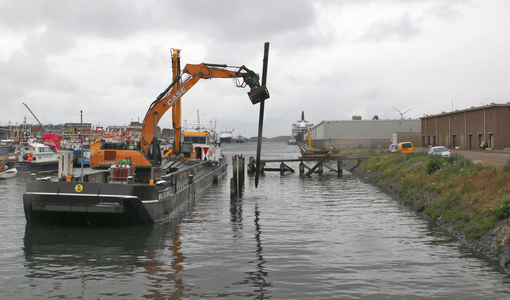 Typisch IJmuiden: De Onlangs Gesloopte Bottersteiger In De Vissershaven ...