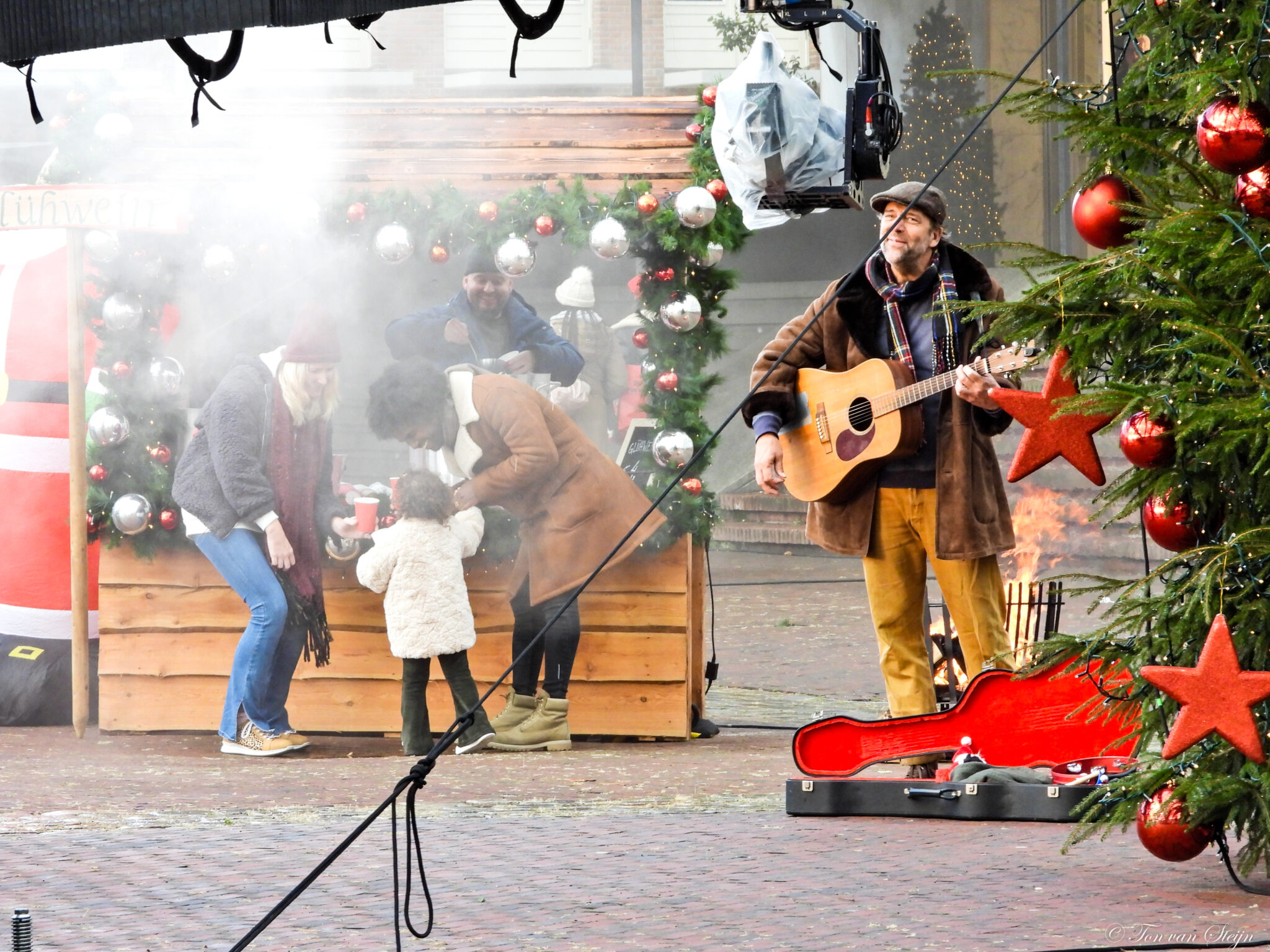 Kerst valt vroeg op Plein 1945 in IJmuiden Jutter Hofgeest