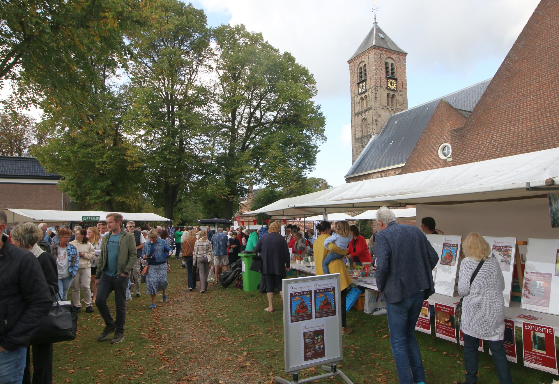 Sunny and busy Tour around the Church – Jutter